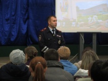 начальник ОГИБДД Н.В. Воскресенский инструктирует родителей будущих первоклассников Печерской школы - фото - 2