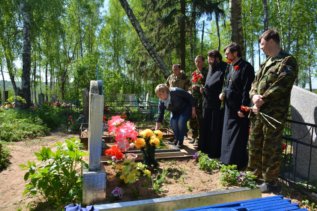Могила Михаила Задорнова фото на кладбище