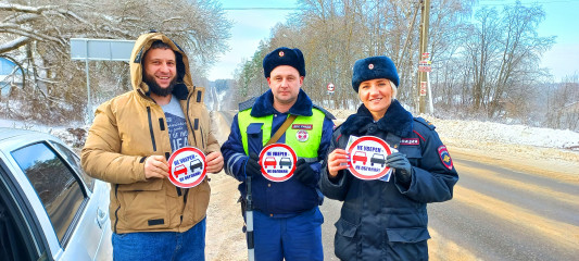 сотрудники Госавтоинспекции Смоленского района провели профилактическую акцию «Не уверен, не обгоняй!» - фото - 4