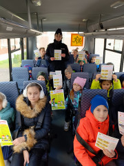 сотрудники отделения Госавтоинспекции Смоленского района в рамках ОПМ «Школьный автобус» провели Урок безопасности в школьном автобусе - фото - 2