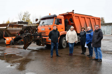 глава Смоленского района Ольга Павлюченкова обсудила с руководителем Смоленского филиала СОГБУ «Смоленскавтодор» Игорем Савкиным готовность к содержанию дорог в зимний период - фото - 5