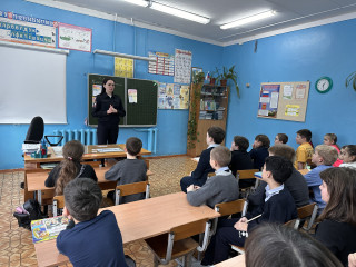 автоинспекторы Смоленского района рассказали школьникам о безопасном поведении на дорогах - фото - 3