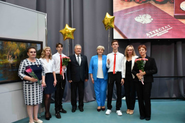 Выпускникам школ Смоленского района вручили медали «За особые успехи в учении»-2023 - 2