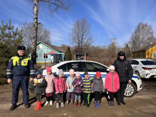 сотрудники Госавтоинспекции Смоленского района посетили детский сад «Теремок» в п. Каспля - фото - 4