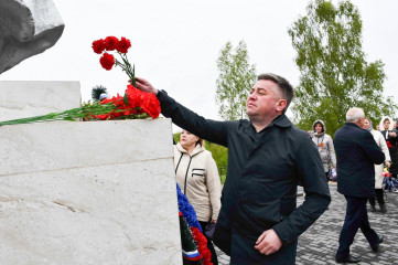 Митинг в честь Дня Великой Победы на мемориальном комплексе в деревне Ракитня - 2024 - 1