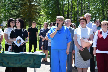 Глава района Ольга Павлюченкова поздравила выпускников Печерской средней школы - 9