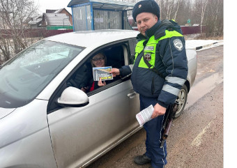 сотрудники отделения Госавтоинспекции ОМВД России по Смоленскому району провели профилактическую акцию «Не выезжай на встречную полосу» - фото - 2