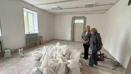 глава Смоленского муниципального округа Ольга Николаевна Павлюченкова посетила с рабочим визитом Центральную детскую библиотеку в с. Катынь - фото - 7