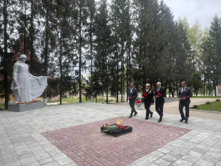 в День Победы Глава Смоленского округа Ольга Павлюченкова возложила цветы к мемориалу и навестила ветерана Великой Отечественной войны Марию Васильевну Плешкову - фото - 6
