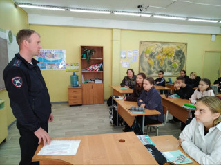 сотрудники Госавтоинспекции провели урок ПДД для юных участников дорожного движения - фото - 6