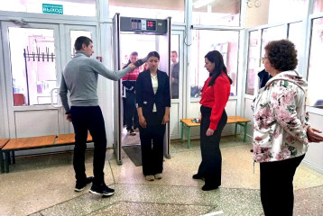 выпускники Смоленского муниципального округа сдали ЕГЭ по математике базового и профильного уровней - фото - 6