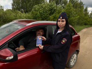 сотрудники Госавтоинспекции провели профилактическое мероприятие «Ваш ребёнок - пассажир» - фото - 2