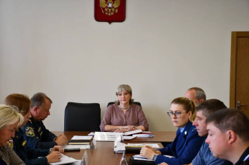 глава Смоленского округа Ольга Павлюченкова провела заседание Комиссии по предупреждению и ликвидации чрезвычайных ситуаций и обеспечению пожарной безопасности - фото - 8