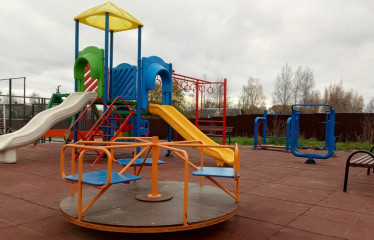 завершилось строительство новой детской площадки в д. Быльники - фото - 3