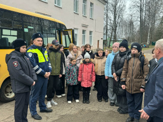 сотрудники Госавтоинспекции провели профилактическую беседу по ПДД с учащимися МБОУ «Касплянская СШ» - фото - 2
