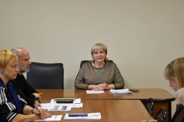глава Смоленского округа Ольга Павлюченкова провела совещание с руководителями структурных подразделений и председателями территориальных комитетов - фото - 4