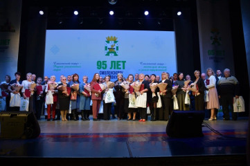 в концертном зале КДЦ «Губернский» состоялось празднование 95-летия со дня образования Смоленского района - фото - 19