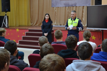 сотрудники Госавтоинспекции провели профилактический урок в автошколе техникума в п. Катынь - фото - 8