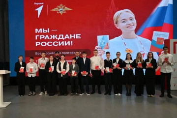 в культурно-выставочном центре имени Тенишевых состоялось заседание регионального Координационного совета по взаимодействию с Движением Первых при участии Губернатора Смоленской области - фото - 6