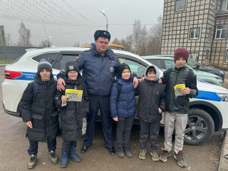 сотрудники Госавтоинспекции провели профилактическую акцию «Дорога без опасности» - фото - 3