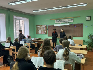 сотрудники ОМВД России «Смоленский» провели профилактические беседы с обучающимися МБОУ «Кощинская СШ» - фото - 3
