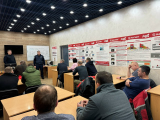 сотрудники Госавтоинспекции провели занятие по дорожной безопасности для сотрудников автотранспортного предприятия - фото - 7