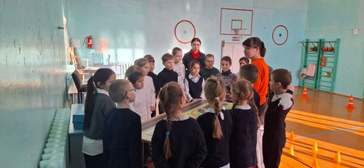 госавтоинспекция совместно с Лабораторией безопасности провела познавательное мероприятие для школьников - фото - 10