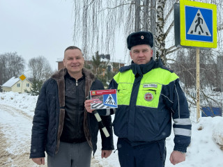 госавтоинспекция провела профилактическую акцию «Пешеход на переход» - фото - 4