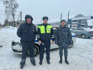 в Смоленском муниципальном округе сотрудники Госавтоинспекции провели совместный рейд судебными приставами по выявлению должников - фото - 6