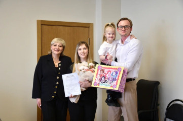 в преддверии 8 марта в стенах Администрации произошло по-настоящему радостное событие - фото - 2