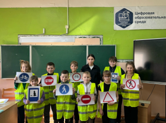 сотрудники Госавтоинспекции провели урок безопасности в Ольшанской школе - фото - 2