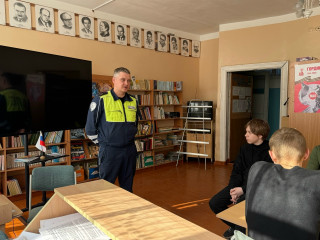 сотрудники Госавтоинспекции провели профилактическую беседу в Талашкинской школе Смоленского муниципального округа - фото - 5