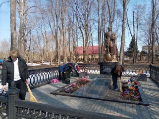 в Смоленском округе прошёл еженедельный субботник по уборке общественных территорий - фото - 10