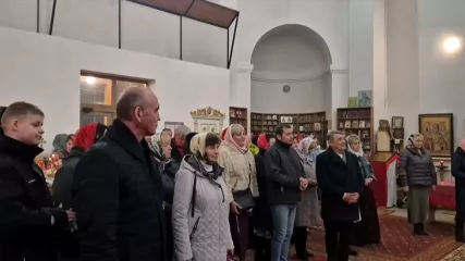 глава Смоленского округа Ольга Павлюченкова встретила Светлое Христово Воскресение в Храме Святого Александра Невского в д. Вонлярово - фото - 7