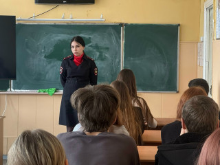 сотрудники Госавтоинспекции проводят профилактические беседы в школах - фото - 2