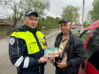 сотрудники Госавтоинспекции провели профилактическую акцию «Питбайк – не детская игрушка» - фото - 3