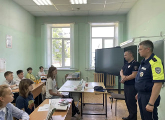 сотрудники ОМВД России «Смоленский» проводят профилактические беседы со школьниками - фото - 4