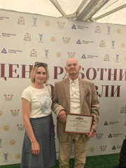 сотрудники отдела по экономике и инвестиционной деятельности Администрации приняли участие в праздничном мероприятии, посвященном дню работника торговли - фото - 2